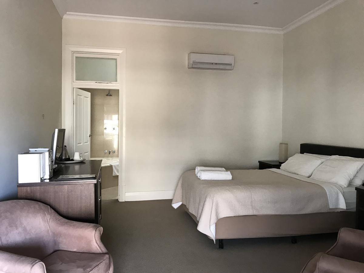 The Bridgetown Hotel Экстерьер фото